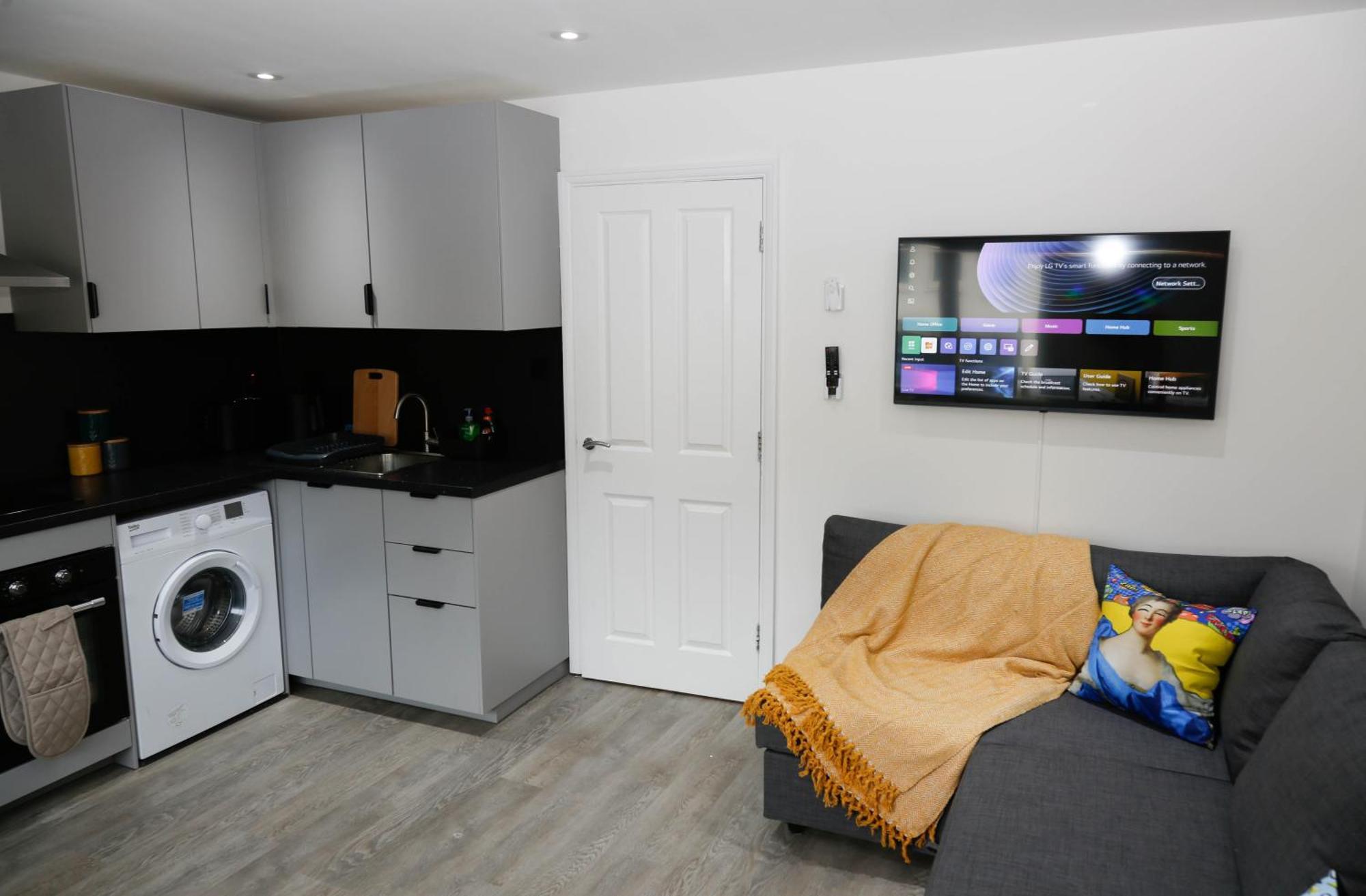 New Luxury In Next To Shops, Cafes, Bars & Metro Apartamento Londres